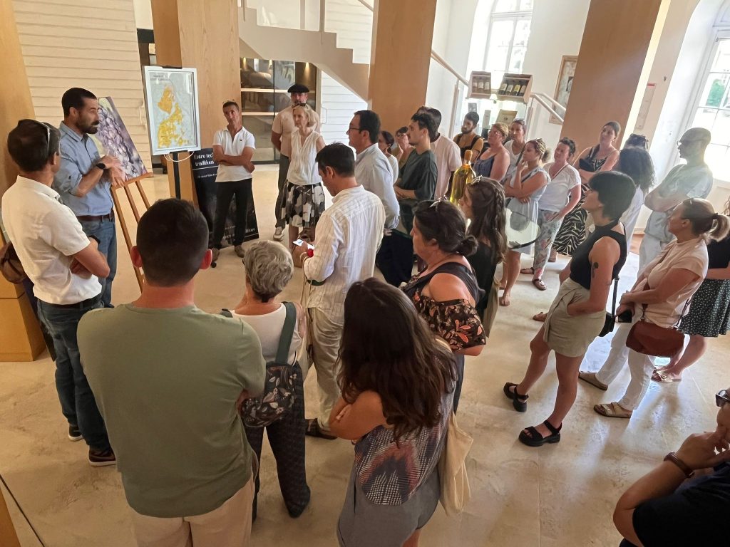 Les équipes de BMA réunies à La Tour Blanche lors de la journée de cohésion 2025, au cœur du vignoble de Bommes.