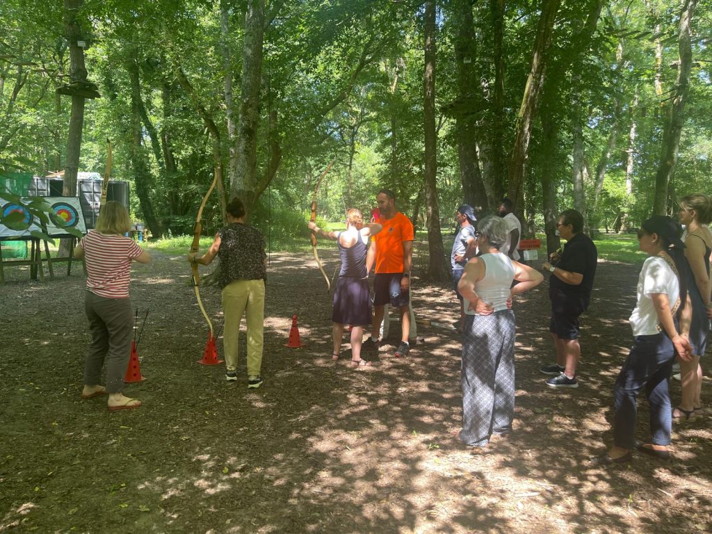 Les équipes de BMA réunies à La Tour Blanche lors de la journée de cohésion 2025, au cœur du vignoble de Bommes.