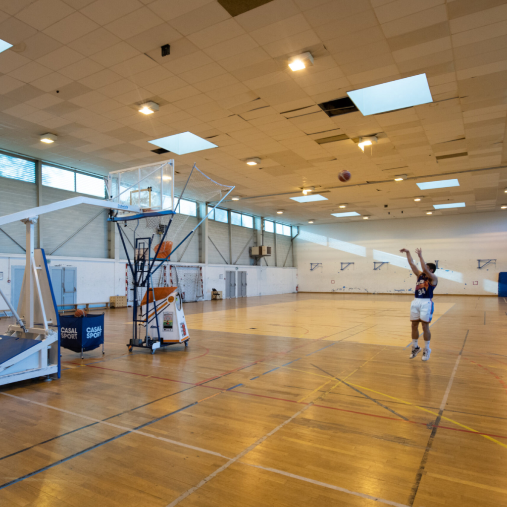 Pour la Région Nouvelle-Aquitaine, BMA réalise la rénovation du gymnase Stéphane Faure du CREPS de Bordeaux en privilégiant le réemploi